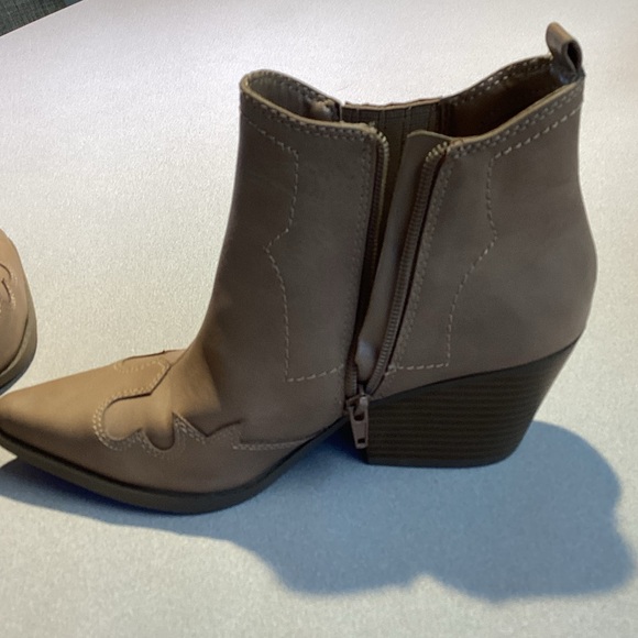 Indigo Rd. Tan Western Style Ankle Booties - Picture 5 of 6